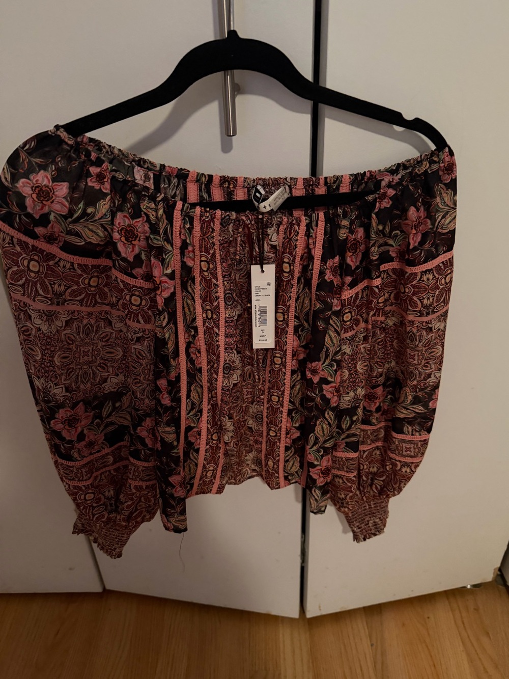 NWT Alice and Olivia Off-Shoulder Floral Print Women’s Top in Pink and Black